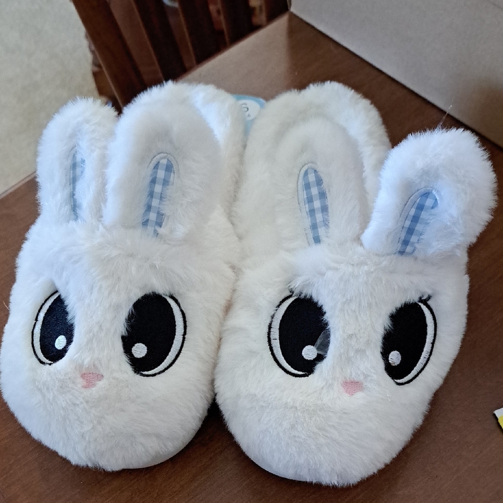 Easter Womans 5-6 Bunny Plush Slippers - White